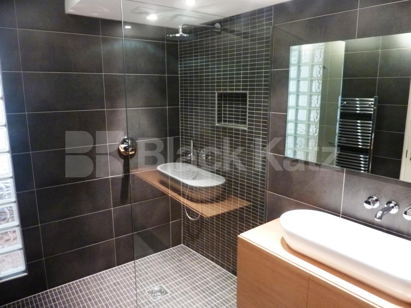 			MUST SEE!!, 2 Bedroom, 1 bath, 1 reception Apartment			 The Glass House Building, CAMDEN